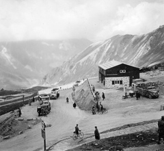 Austria, Fuscher Törl,Grossglockner, 1935, Fortepan/Album055, bicycle, bus, genre painting, picture, gas station, hillside, automobile, safe house, Fortepan #58041