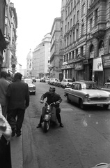 Ausztria, Bécs, Tuchlauben, a világos épülettől (Hoher Markt sarok) tovább Marc Aurel Strasse. A háttérben a Sterngasse sarkán lévő épület tornya látszik., 1967, Jankovszky György, utcakép, Fortepan #58132