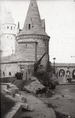 Magyarország, Halászbástya,budai Vár, Budapest I., VOMAG autóbusz alvázára szerelt 88 mm-es légvédelmi löveg., 1945, Fortepan, német gyártmány, katonaság, járműroncs, Schulek Frigyes-terv, löveg, harcjármű, Budapest, Fortepan #5837