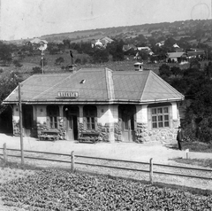 Magyarország, Balatonalmádi, Sárkuta, később Balatonalmádi-Remetevölgy vasúti megállóhely., 1930, Jurányi Attila, légvezeték, vasútállomás, helységnév tábla, Fortepan #58370