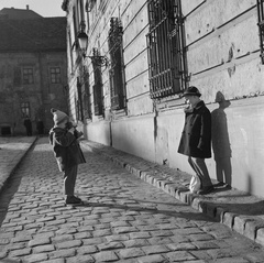 Magyarország, budai Vár, Budapest I., Boldog XI. Ince pápa (Ibolya) utca a Táncsics Mihály utca felé nézve., 1960, Nagy Gyula, fotózás, Budapest, Fortepan #58387