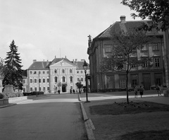 Hungary, Szombathely, Mindszenty József tér, szemben a Megyeháza, jobbra a Püspöki Palota., 1963, Nagy Gyula, Fortepan #58403