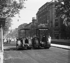 Magyarország, Budapest VI., Bajcsy-Zsilinszky út a Révay utcától a Nyugati (Marx) tér felé nézve., 1961, Nagy Gyula, útépítés, úthenger, Budapest, Fortepan #58419