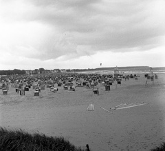 Germany, Warnemünde, Rostock, Strand., 1962, Nagy Gyula, beach, GDR, windbreak cab, Fortepan #58475