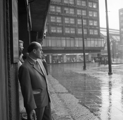 Germany, Berlin, Kelet-Berlin, Alexanderplatz, Alexanderhaus., 1962, Nagy Gyula, GDR, rain, East-Berlin, modern architecture, Peter Behrens-design, Fortepan #58489