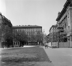 Hungary, Budapest V., Szabadság tér, szemben a Nádor utca 22. (Oswald-ház, Gruber-ház), jobbra az MTV székháza., 1963, Nagy Gyula, Frigyes Feszl-design, Hungarian TV, Budapest, Fortepan #58502