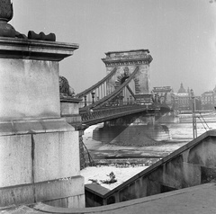 Hungary, Budapest I., Széchenyi Lánchíd a budai hídfőtől nézve., 1963, Nagy Gyula, Danube, Budapest, suspension bridge, William Tierney Clark-design, Fortepan #58520