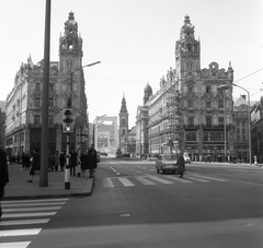 Magyarország, Budapest V., Ferenciek tere (Felszabadulás tér) a Szabad sajtó út felé nézve. Háttérben az Erzsébet híd., 1964, Nagy Gyula, közlekedés, Korb Flóris-terv, Giergl Kálmán-terv, palota, automobil, Opel Kadett, eklektikus építészet, Budapest, Sávoly Pál-terv, gyalogátkelő, Fortepan #58546