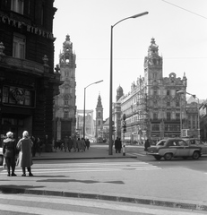 Magyarország, Budapest V., Ferenciek tere (Felszabadulás tér) a Szabad sajtó út felé nézve. Háttérben az Erzsébet híd., 1964, Nagy Gyula, Korb Flóris-terv, Giergl Kálmán-terv, palota, eklektikus építészet, Budapest, Sávoly Pál-terv, Fortepan #58547