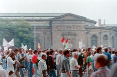 Magyarország, Budapest XIV., Dózsa György út, az erdélyi falurombolás elleni tüntetés vonul a Műcsarnok mellett., 1988, Fortepan, színes, politika, múzeum, Budapest, Schickedanz Albert-terv, neoklasszicizmus, rendszerváltás, Fortepan #5859