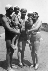 Magyarország, Miskolc,Miskolctapolca, (Görömbölytapolca), Strandfürdő., 1933, Zsilinszky Sándor, fürdőruha, csoportkép, úszósapka, Fortepan #58697