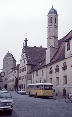 Németország, Dinkelsbühl, Dr. Martin Luther Strasse, szemben a Szentlélek templom harangtornya, távolban a Rothenburgi-kapu., 1966, Herbály István, Fortepan #58923