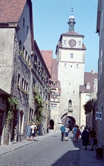 Németország, Rothenburg ob der Tauber, Georgengasse, szemben a Fehér-torony (Weisser Turm)., 1966, Herbály István, Fortepan #58930