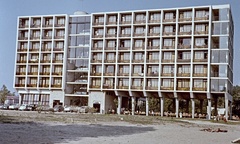 Magyarország,Balaton, Tihany, Rév utca, Hotel Tihany., 1967, Herbály István, színes, szálloda, modern építészet, Fortepan #58947