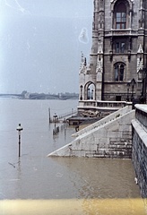 Magyarország, Budapest V., pest alsó rakpart a Parlament előtt árvíz idején., 1965, Herbály István, árvíz, Steindl Imre-terv, neogótika, eklektikus építészet, Budapest, Fortepan #58968