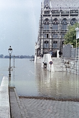 Magyarország, Budapest V., a pesti alsó rakpart a Kossuth térnél árvíz idején, szemben a Parlament., 1965, Herbály István, árvíz, Steindl Imre-terv, neogótika, eklektikus építészet, Budapest, Fortepan #58969