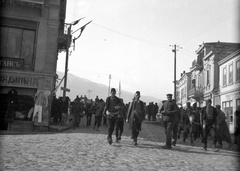 Skopje, feljárat a kőhídra a mai Macedónia tér felől., 1915, Németh Tamás, Urai Dezső, First World War, uniform, flag, label, horse, men, pylon, soldier, tarboosh, Cyrillic alphabet, Fortepan #59127