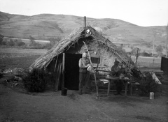 Észak-Macedónia, a bolgár parancsnokság kunyhója a macedón-görög semleges zóna közelében., 1915, Németh Tamás, Urai Dezső, első világháború, fedezék, Fortepan #59128