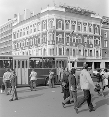 Magyarország, Budapest VIII., Blaha Lujza tér., 1980, Fortepan, autóbusz, Ikarus-márka, buszmegálló, Budapest, Fortepan #5913