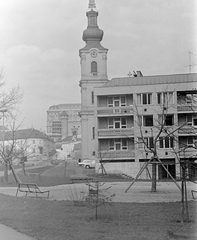 Hungary, Budapest I., Döbrentei tér, Alexandriai Szent Katalin-templom, háttérben a Buzogány-torony és a Ferdinánd-kapu., 1969, Fortepan, street furniture, church, bench, Budapest, Szentendre type bench, Fortepan #5920