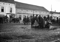 Serbia, Leskovac, Nagy tér (ekkor piactér, ma a Gradski Park része)., 1915, Németh Tamás, Urai Dezső, First World War, carrying water, Fortepan #59225