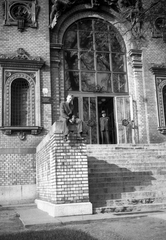 Magyarország, Városliget, Budapest XIV., Olof Palme sétány (Népstadion út), az 1885-ös Országos Általános Kiállításra épült Műcsarnok. 1954-től szobrászok, kőfaragók műhelye. Később a Képzőművészeti Kivitelező Vállalat székhelye., 1967, Braun Antal, Budapest, Fortepan #59441