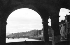 Olaszország, Firenze, Ponte Vecchio, szemben a Ponte alle Grazie., 1930, Roberto Urban, híd, ívhíd, Lapo Tedesco-terv, Fortepan #59640