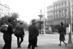 Magyarország, Budapest VIII., Kálvin tér, Danubius-kút. Háttérben a Magyar Nemzeti Múzeum, jobbra az Első Pesti Hazai Takarékpénztár épülete., 1937, Fortepan, Budapest, Fortepan #59645