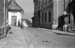 Magyarország, Szentendre, Fő(Marx) tér a Blagovesztenszka templomnál, szemben a Bogdányi út (Vöröshadsereg utca)., 1968, Tóth Lajos, utcakép, Fortepan #59695