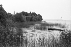 Magyarország, Balatonszepezd, vízpart, háttérben a Szent István király-templom., 1970, Tóth Lajos, Fortepan #59787