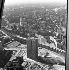 Németország, Berlin, Kelet-Berlin, kilátás a TV toronyból, előtérben a Rochstrsse 7. toronyház., 1970, Nagy Gyula, NDK, Fortepan #60001