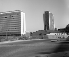 Németország, Drezda, a Prager Strasse és a Wiener Platz (ekkor névtelen, később Leninplatz) épületei a Reitbahnstrasse felől., 1970, Nagy Gyula, NDK, Fortepan #60007