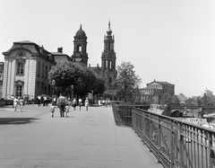 Németország, Drezda, Brühlsche Terrasse a Szentháromság Katolikus Főtemplom (Hofkirche) és az Opera felé nézve., 1970, Nagy Gyula, NDK, Fortepan #60012