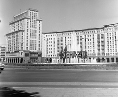 Németország, Berlin, Kelet-Berlin, Strausberger Platz., 1970, Nagy Gyula, szökőkút, NDK, Kelet-Berlin, Fortepan #60021