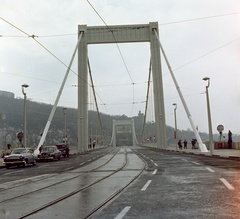 Magyarország, Budapest V., Erzsébet híd, a pesti hídfőtől a Gellért-hegy felé nézve a híd avatása előtt., 1964, Nagy Gyula, színes, híd, szovjet gyártmány, GAZ-márka, Budapest, Sávoly Pál-terv, Fortepan #60104