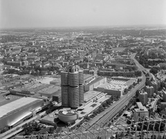 Németország, München, BMW gyár az Olimpiatoronyból nézve (Olympiaturm)., 1979, Nagy Gyula, látkép, felhőkarcoló, NSZK, modern építészet, madártávlat, Karl Schwanzer-terv, Fortepan #60105