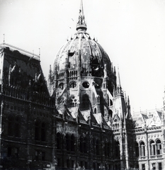 Magyarország, Budapest V., Kossuth Lajos tér, Parlament., 1945, Fortepan, háborús kár, Steindl Imre-terv, épületkár, neogótika, eklektikus építészet, Budapest, Fortepan #60141