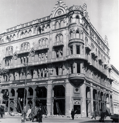 Magyarország, Budapest V., József Attila (gróf Tisza István) utca 22., jobbra a Hercegprímás (Wekerle Sándor) utca torkolata., 1945, Fortepan, háborús kár, Budapest, Fortepan #60154