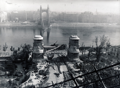 Magyarország, Budapest I., a lerombolt Erzsébet híd a Gellérthegyről nézve., 1945, Fortepan, háborús kár, látkép, hídroncs, hídfő, Duna, eklektikus építészet, Budapest, függőhíd, Kherndl Antal-terv, Czekelius Aurél-terv, Fortepan #60155