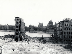 Magyarország, Budapest II., a Fő utca és a Duna-part a mai Nagy Imre tér felől., 1945, Fortepan, rom, Steindl Imre-terv, országház, neogótika, eklektikus építészet, Budapest, Fortepan #60165