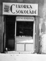 Hungary, Budapest XIII., üzlethelyiség a Balzac (Légrády Károly) utca 8-10. számú házban., 1946, Nagy Gyula, Budapest, store display, sign-board, candy store, tradie, Closed Shop, Fortepan #60187