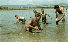 Szlovákia, Poltár, halastó., 1958, Zsanda Zsolt, Vajszada Károly, Csehszlovákia, színes, tó, halászat, hal, Fortepan #60201