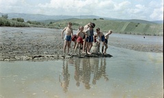 Szlovákia, Poltár, halastó., 1958, Zsanda Zsolt, Vajszada Károly, Csehszlovákia, színes, tó, fiúk, Fortepan #60203