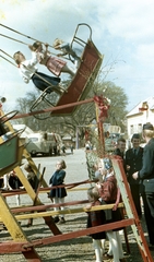 Szlovákia, Poltár, Námestie 1. mája., 1958, Zsanda Zsolt, Vajszada Károly, Csehszlovákia, színes, hajóhinta, Fortepan #60219