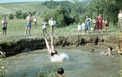 Szlovákia, Poltár, az Ipoly a falu közelében., 1960, Zsanda Zsolt, Vajszada Károly, Csehszlovákia, színes, fürdőzés, Fortepan #60260