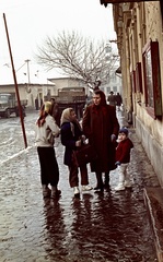 Szlovákia, Fülek, ulica Hlavná (Fő utca) a Városháza felé nézve., 1961, Zsanda Zsolt, Vajszada Károly, Csehszlovákia, színes, teherautó, Praga-márka, Fortepan #60272