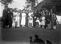 1931, Zsohár Zsuzsa, hat, wedding ceremony, tableau, bouquet, shadow, kid, hat in hand, Fortepan #60291