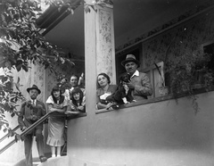 1930, Zsohár Zsuzsa, tableau, porch, twins, Fortepan #60313