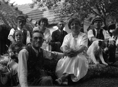 1930, Zsohár Zsuzsa, dog, tableau, sitting with hands on knees, Fortepan #60323