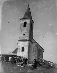 Hungary, Őrtilos, Szentmihály-hegy, Szent Mihály templom., 1930, Zsohár Zsuzsa, church, tableau, village fair, Fortepan #60324